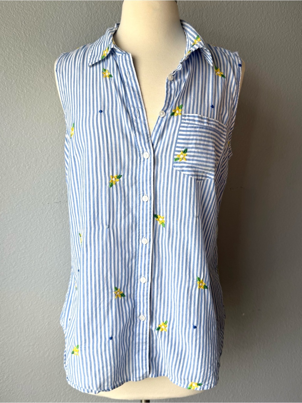 Talbots Lightweight Tank Top Button Down Blue & White Striped Floral Embroidery
